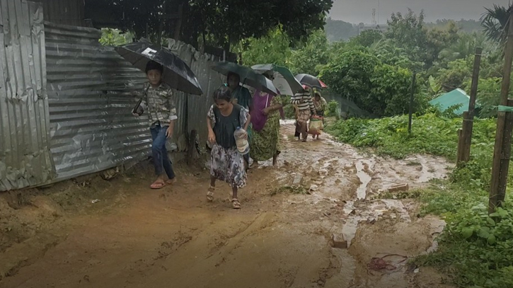 রাঙামাটিতে বিভিন্ন এলাকায় পাহাড় ধস, বিদ্যুৎ বিচ্ছিন্ন অনেক এলাকা রাঙামাটিতে বিভিন্ন এলাকায় পাহাড় ধস, বিদ্যুৎ বিচ্ছিন্ন অনেক এলাকা