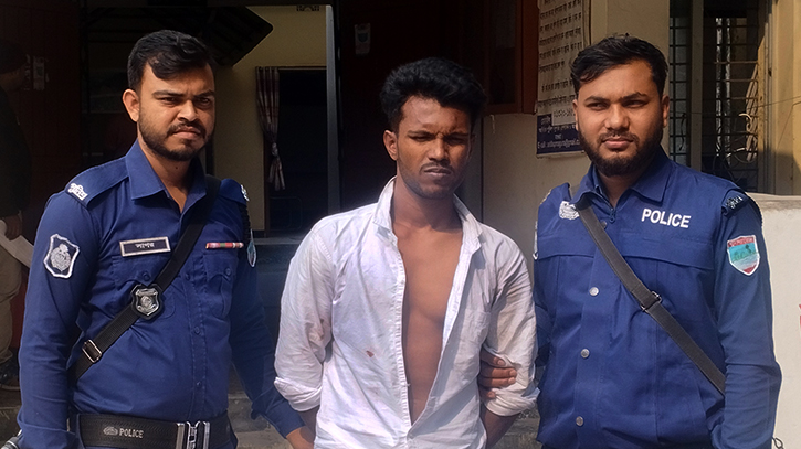 মাগুরায় সন্ত্রাসী হামলায় এসএসসি পরীক্ষার্থী আহত মাগুরায় সন্ত্রাসী হামলায় এসএসসি পরীক্ষার্থী আহত