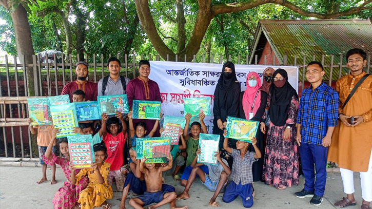 ফেনীতে ইচ্ছেপূরণ মানবিক ফাউন্ডেশনের সাক্ষরতা অভিযান