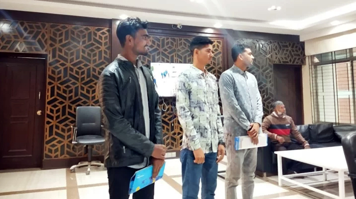 যবিপ্রবিতে ১৭ চাকরিপ্রার্থীকে আটকে রেখে নির্যাতনের অভিযোগ যবিপ্রবিতে ১৭ চাকরিপ্রার্থীকে আটকে রেখে নির্যাতনের অভিযোগ