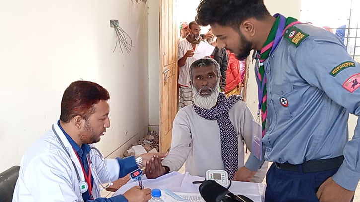 বিনামূল্যে স্বাস্থ্যসেবা ও ওষুধ পেল ৩ সহস্রাধিক মানুষ বিনামূল্যে স্বাস্থ্যসেবা ও ওষুধ পেল ৩ সহস্রাধিক মানুষ