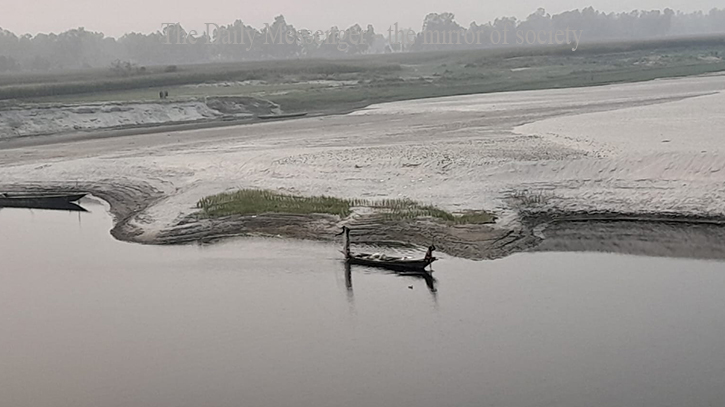 বগুড়ায় যমুনা নদীতে নাব্যতা সংকট, নৌ-যান চলাচলে ব্যাঘাত বগুড়ায় যমুনা নদীতে নাব্যতা সংকট, নৌ-যান চলাচলে ব্যাঘাত