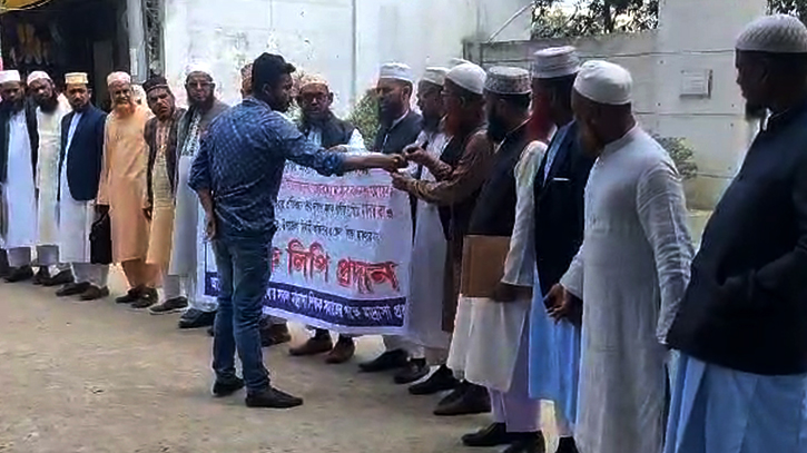 মাগুরায় শিক্ষক নির্যাতনের প্রতিবাদে মানববন্ধনে ছাত্রলীগের হামলা মাগুরায় শিক্ষক নির্যাতনের প্রতিবাদে মানববন্ধনে ছাত্রলীগের হামলা