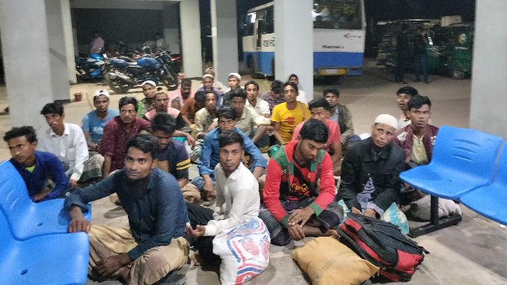 ক্যাম্প থেকে পালানোর সময় ৩০ রোহিঙ্গা আটক ক্যাম্প থেকে পালানোর সময় ৩০ রোহিঙ্গা আটক