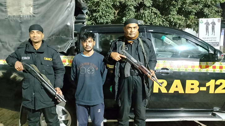 স্ত্রী-সন্তানকে অস্বীকার করা যুবক ধর্ষণ মামলায় গ্রেপ্তার স্ত্রী-সন্তানকে অস্বীকার করা যুবক ধর্ষণ মামলায় গ্রেপ্তার