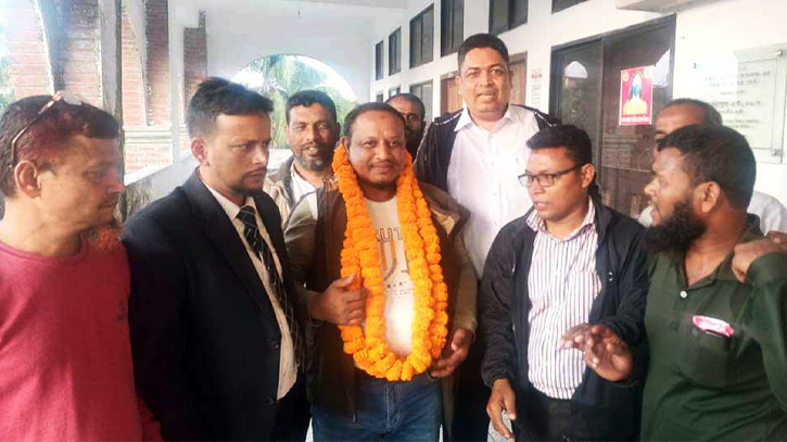 নির্বাচনে কারচুপি, ২ বছর পর আদালতের রায়ে ইউপি সদস্য নির্বাচিত নির্বাচনে কারচুপি, ২ বছর পর আদালতের রায়ে ইউপি সদস্য নির্বাচিত