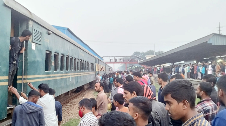 চট্টগ্রামগামী ‘সাগরিকা এক্সপ্রেস’ ট্রেনের বগি লাইনচ্যুত