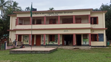 ​​​​​​​আলীকদমে প্রাথমিক বিদ্যালয়ে শ্রেণিকক্ষ সংকটে তিন বছর ধরে পাঠদান ব্যাহত