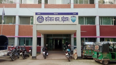 রাউজানে বেকারির পণ্যবাহী গাড়ি উল্টে কিশোর শ্রমিকের মৃত্যু