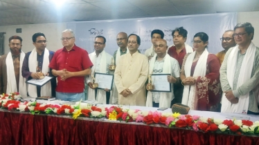 চিন্তাসূত্র পুরস্কার গ্রহণ করলেন পাঁচজন লেখক-সম্পাদক
