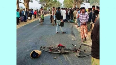 নওগাঁয় বাসের ধাক্কায় সাইকেল আরোহী নিহত