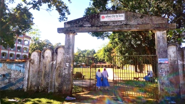 বিদ্যালয়ের নিয়োগ নিয়ে বিতর্ক, ভোগান্তিতে পড়েছে পাঁচ শিক্ষক-কর্মচারী