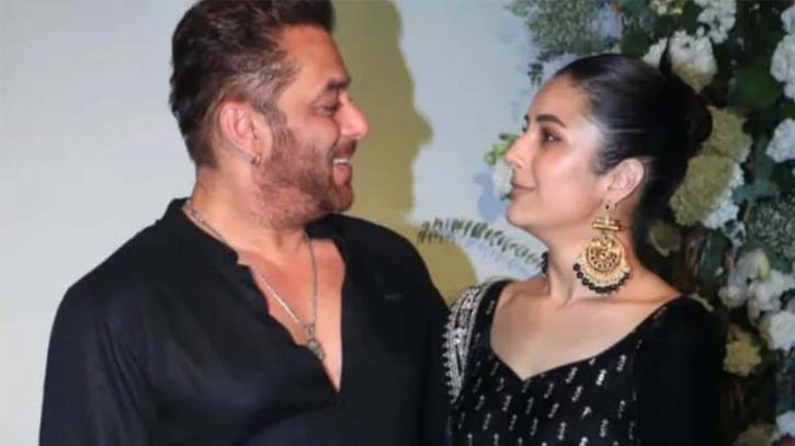 সালমানের ছবি থেকে বাদ পড়া নিয়ে যা বললেন শেহনাজ সালমানের ছবি থেকে বাদ পড়া নিয়ে যা বললেন শেহনাজ