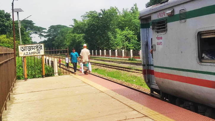মাদক পাচারের নিরাপদ রুট আখাউড়া আজমপুর রেলস্টেশন মাদক পাচারের নিরাপদ রুট আখাউড়া আজমপুর রেলস্টেশন