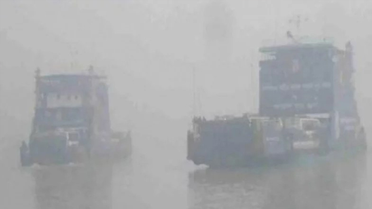 পদ্মা নদীতে ঘন কুয়াশা , আটকা ৮ ফেরি পদ্মা নদীতে ঘন কুয়াশা , আটকা ৮ ফেরি