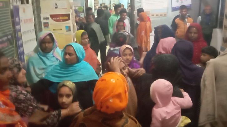 কুষ্টিয়ায় বেপরোয়া ট্রাকের ধাক্কায় মা-ছেলের মৃত্যু কুষ্টিয়ায় বেপরোয়া ট্রাকের ধাক্কায় মা-ছেলের মৃত্যু