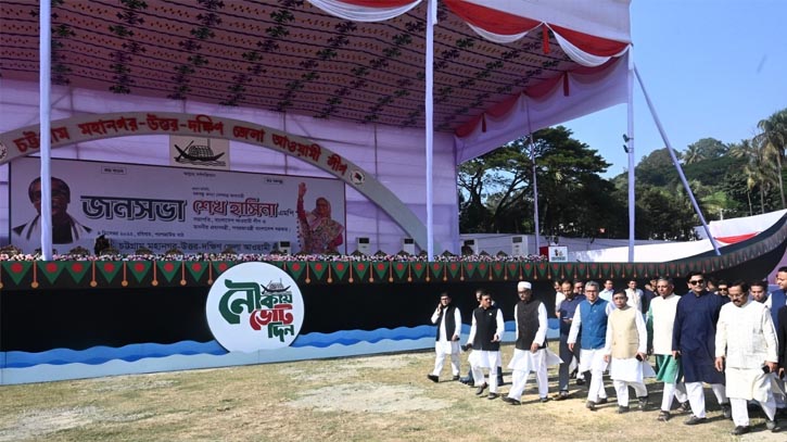 প্রধানমন্ত্রীর নজরে আসতে বর্ণিল সাজে চট্টগ্রাম; নগর আওয়ামী লীগের এলাহী আয়োজন প্রধানমন্ত্রীর নজরে আসতে বর্ণিল সাজে চট্টগ্রাম; নগর আওয়ামী লীগের এলাহী আয়োজন