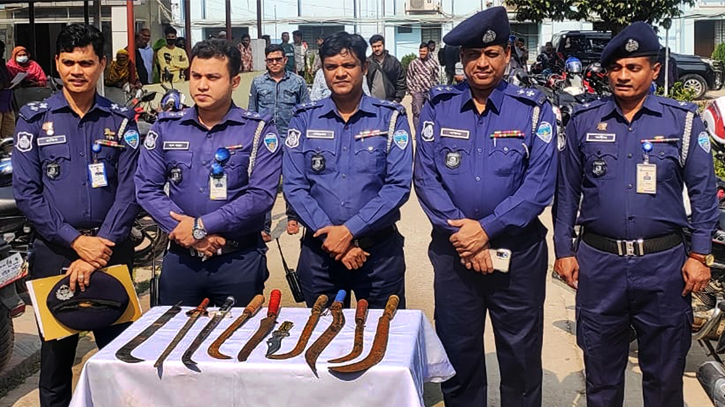 কুমিল্লায় ককটেলসহ কিশোর গ্যাংয়ের ১৬ সদস্য গ্রেপ্তার কুমিল্লায় ককটেলসহ কিশোর গ্যাংয়ের ১৬ সদস্য গ্রেপ্তার