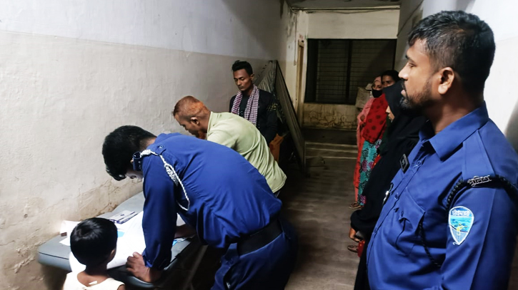 চিপসের প্যাকেটে ফ্রি বেলুন গলায় আটকে শিশুর মৃত্যু