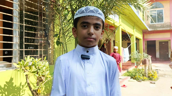 ১৩ মাসে কোরআনের হাফেজ হলেন ৯ বছরের আব্দুর রহমান ১৩ মাসে কোরআনের হাফেজ হলেন ৯ বছরের আব্দুর রহমান