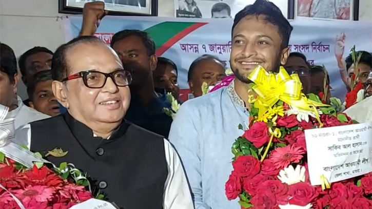 মাগুরায় সাকিব এবং বীরেন শিকদারের জয় মাগুরায় সাকিব এবং বীরেন শিকদারের জয়