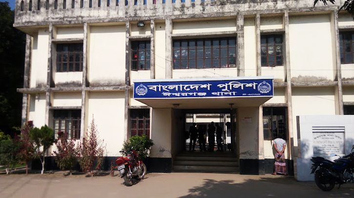 ময়মনসিংহে দাঁড়িয়ে থাকা মাহিন্দ্রাকে ট্রাকের ধাক্কা, নিহত দুই ময়মনসিংহে দাঁড়িয়ে থাকা মাহিন্দ্রাকে ট্রাকের ধাক্কা, নিহত দুই