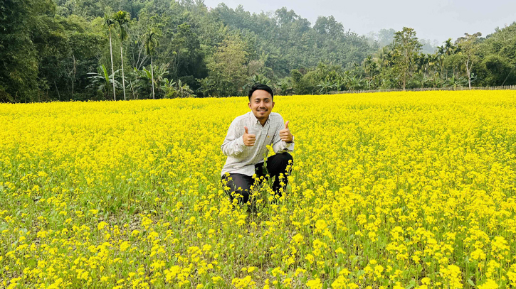 ফটোগ্রাফির নেশায় পাহাড় জুড়ে সরিষা চাষ ফটোগ্রাফির নেশায় পাহাড় জুড়ে সরিষা চাষ