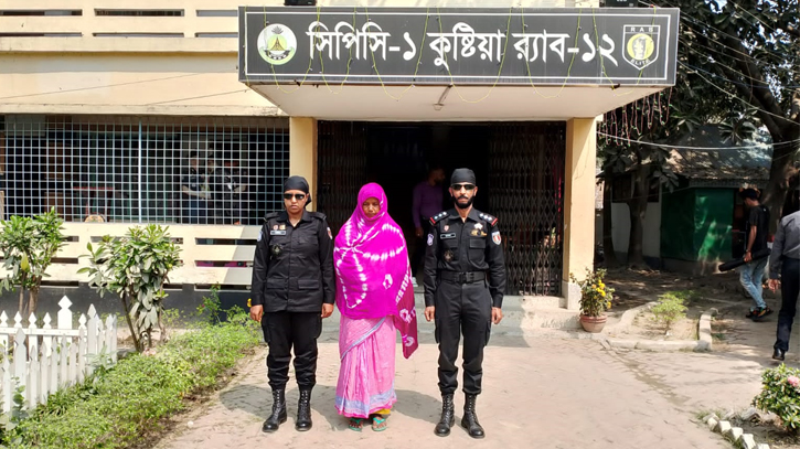 বিদেশী পিস্তল ও মাদকসহ নারী মাদক কারবারি গ্রেপ্তার বিদেশী পিস্তল ও মাদকসহ নারী মাদক কারবারি গ্রেপ্তার
