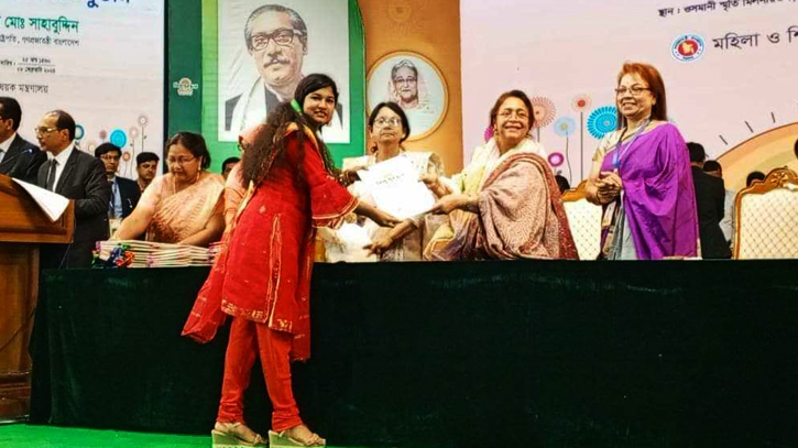 জাতীয় শিশু পুরস্কার পেলেন সাহারা ময়ুরাক্ষী জাতীয় শিশু পুরস্কার পেলেন সাহারা ময়ুরাক্ষী