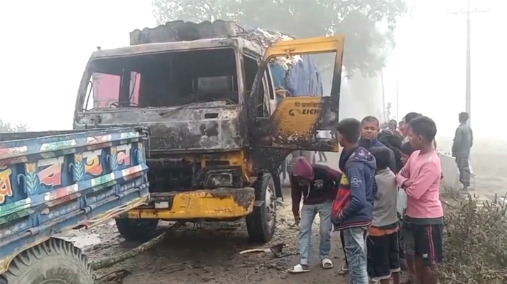 Truck carrying rice set on fire in Dinajpur