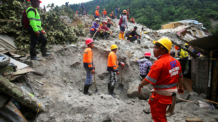 54 people killed in Philippines landslide