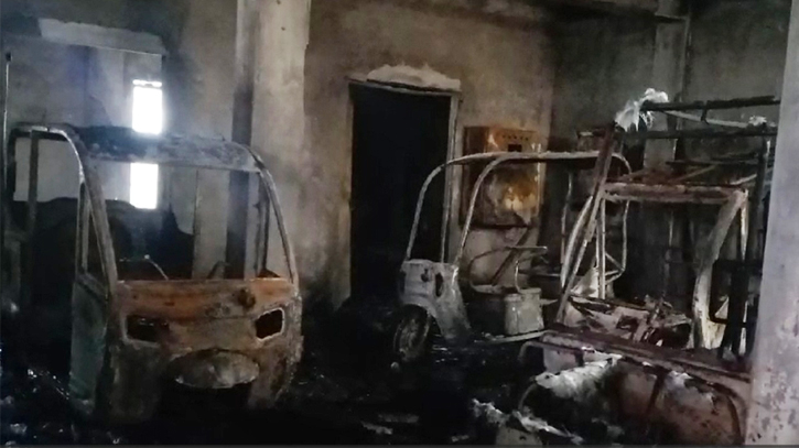 Fire burns 11 vehicles in Natore’s Singra