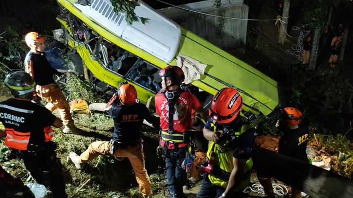Bus falls off cliff in Philippines, 29 dead