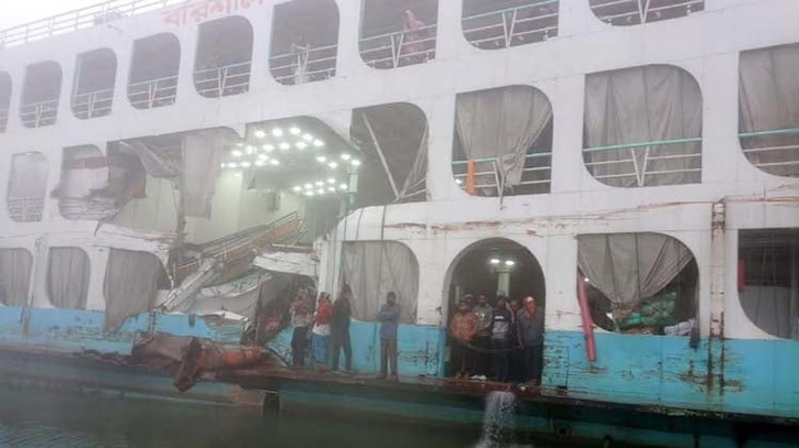 Launch collides head-on with cargo ship in Chandpur