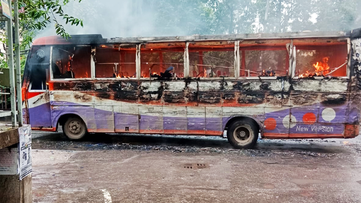 Bus set ablaze in Dhaka’s Shahbagh