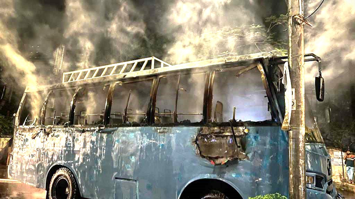 Bus burnt in Ctg, BCL protests arson attack