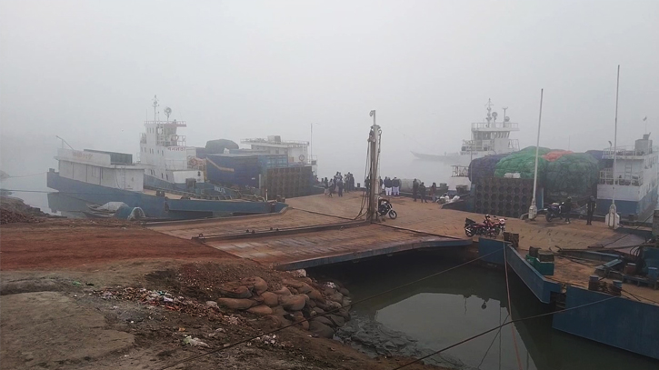 Fog halts Daulatdia-Paturia ferry services