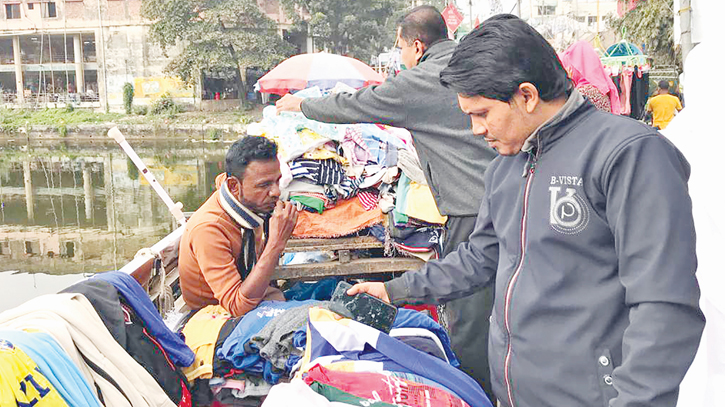 Footpath shops boom as winter wear prices soar amid cold wave 