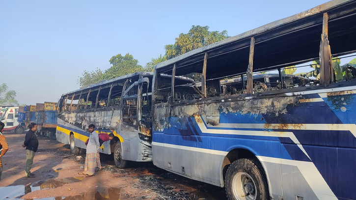 Miscreants set fire to 3 buses in Natore