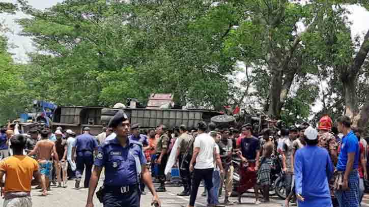 9 killed in Gopalganj road crash