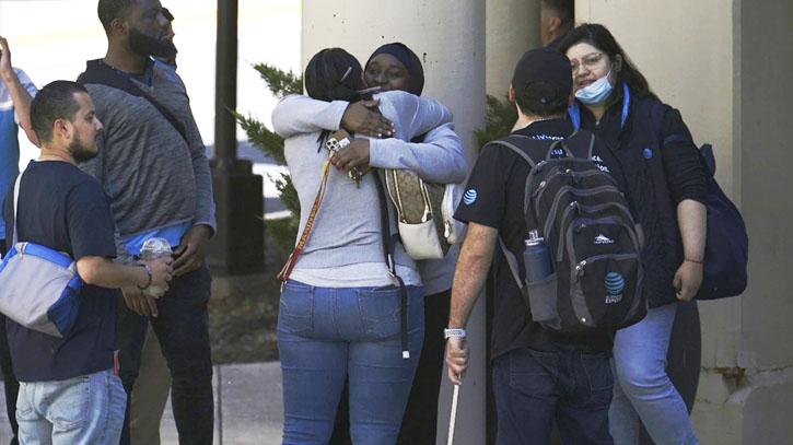 Police: Gunfire at mall; no one shot, but 3 hurt fleeing Police: Gunfire at mall; no one shot, but 3 hurt fleeing