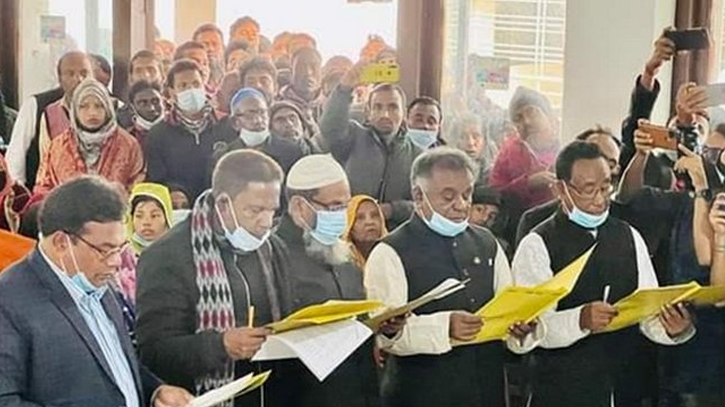 10 UP chairmen of Debiganj take oath in Panchagarh 10 UP chairmen of Debiganj take oath in Panchagarh