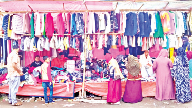 Crowds flock to street-side shops for winter clothes