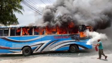3 parked buses torched in Cumilla