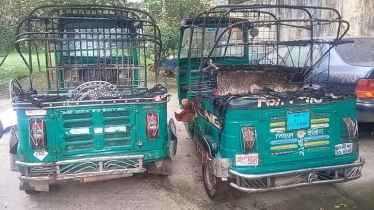 2 auto-rickshaws torched in Feni