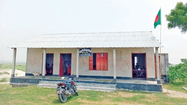 Mobile school brings education to char area in Chilmari