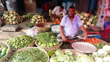 Prices of vegetable plummet, rice surge in Kushtia market