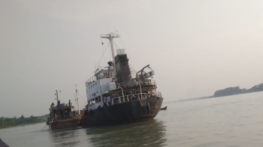 Two die after oil-laden cargo catches fire in Barishal