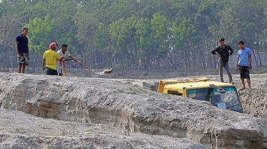 Illegal sand lifting causes erosion threat 