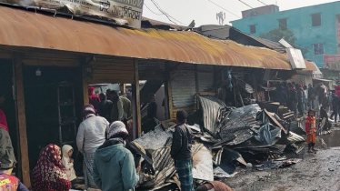 Six shops gutted in fire at Naria Bazar in Shariatpur